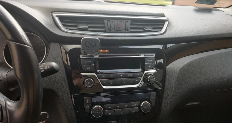 Nissan Qashqai cena 61500 przebieg: 150571, rok produkcji 2017 z Zalewo małe 106